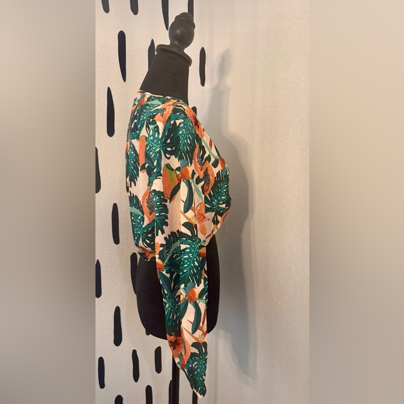 NWOT - SHEIN Tropical Print Twist-Front Crop Top – Plunge Neck, Long Sleeve - Picture 8 of 9